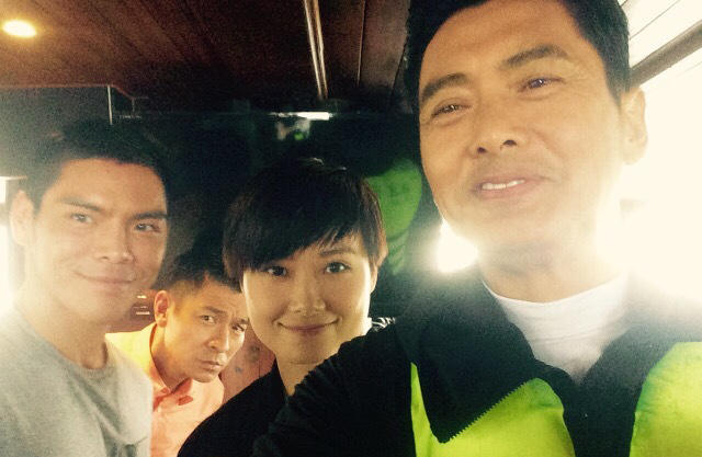 三影帝合影!周润发张家辉玩自拍 刘德华搞怪(图)