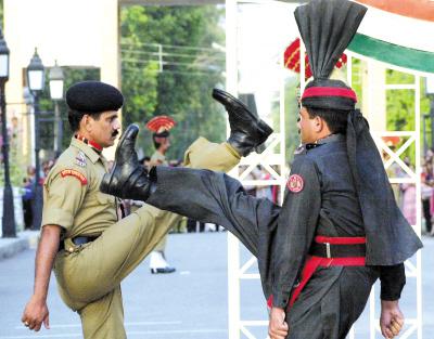 5个发生在印度边境的奇(dou)葩(bi)事(组图)