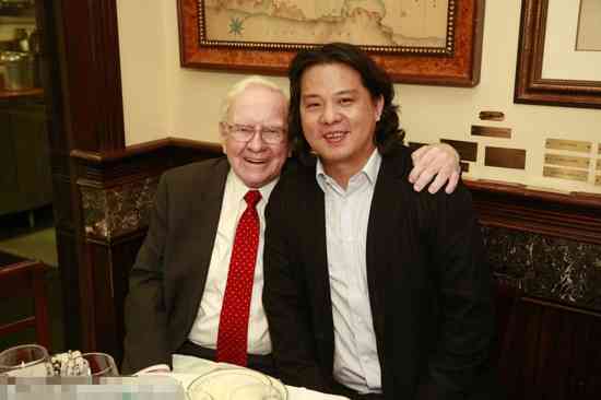 又是中国人!花234万美元和巴菲特吃午餐(图)