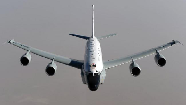 极其危险：美军侦察机遭中国军方堵截(图)