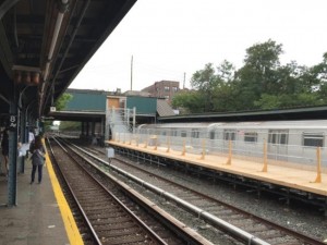 中秋团圆日 56岁华裔男子纽约跳轨惨死(图)