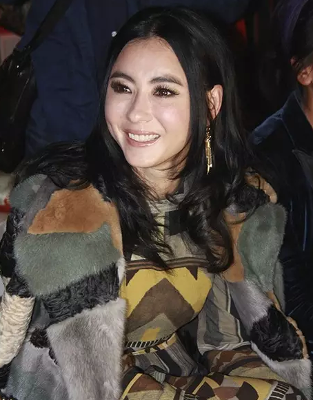 张柏芝现在的颜值好飘忽不定 不要化浓妆啊姑娘