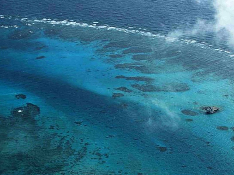 麦凯恩:美战舰应进入中国人造岛礁12海里内(图)