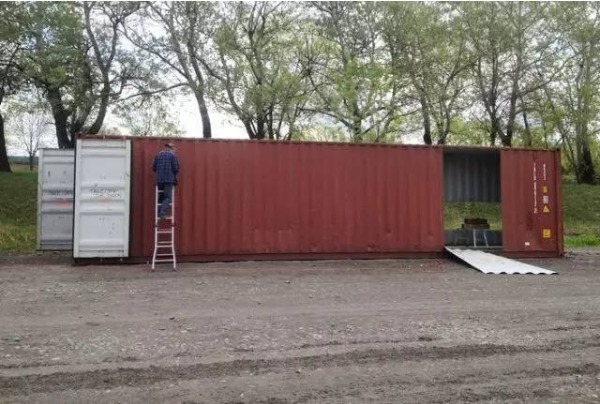 她用1万美金买了4个货柜,整出一座豪宅!(组图)