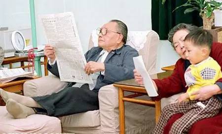 领导人书单:邓小平爱武侠 江泽民偏理工(组图)