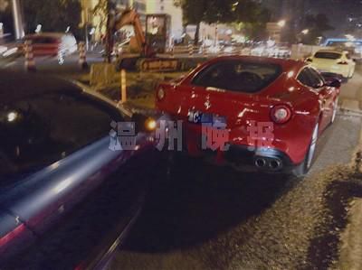 奥迪急刹车致法拉利撞保时捷 三辆车总价约千万