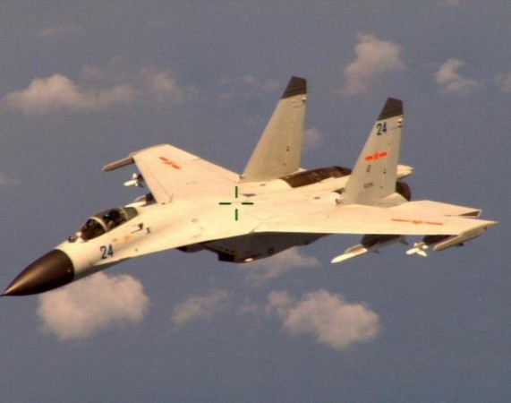 美媒:对华应软硬兼施 中国若不听话就得来硬的