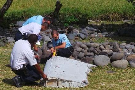 MH370残骸?留尼汪岛再现大型飘浮物(图)