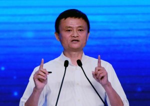 马云新发型遭央视主持调侃 称80岁了就裸捐(图)