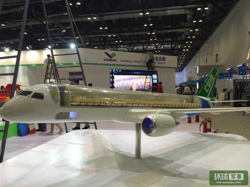 国产大客机舱内布置曝光:设168个乘客座位(组图)