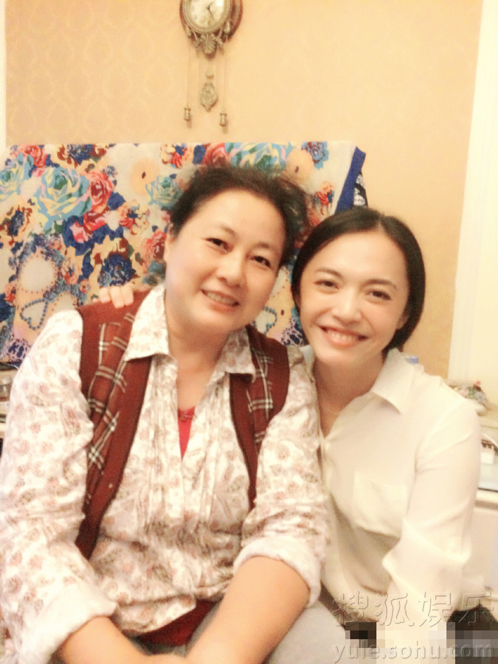 姚晨带小土豆看望恩师 感叹:老师的头发都白了