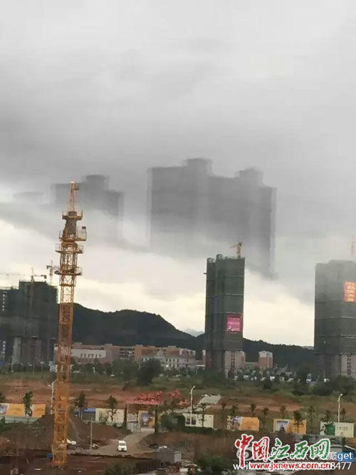 江西武宁现海市蜃楼 高楼半空漂浮近半小时(组图)