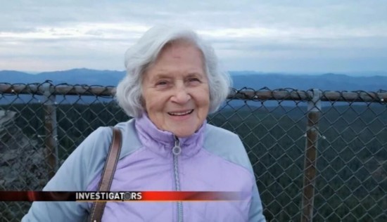 美90岁老妇机场遭脱衣检查 官员坚称其自愿(图)