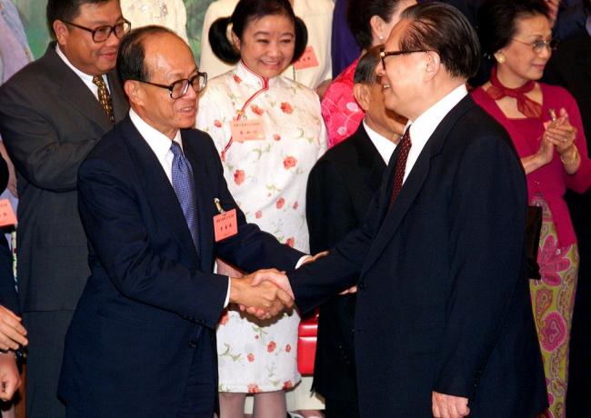 香港富豪可悲 从中央密友变成了政治包袱?