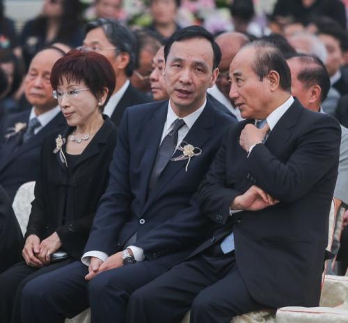 媒体:国民党已决定用朱立伦换洪秀柱(图)