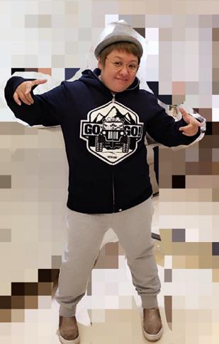 韩红晒自拍照嘟嘴卖萌 网友:越来越可爱了(组图)