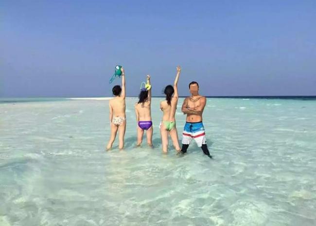 网传中国游客大马集体拍裸照 警方震怒扣留一人