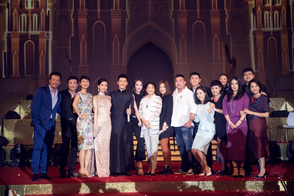 黄晓明回应被党报批评:用干净的钱办婚礼(组图)