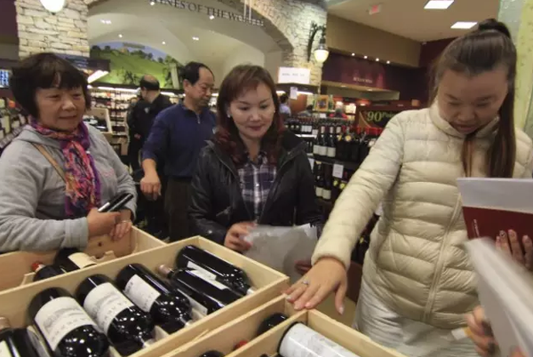 3000加币一瓶!中国人温哥华疯狂抢红酒究竟为哪般?