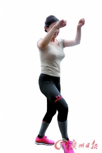 好莱坞G罩杯女星嫌胸部太大 来华做缩胸手术(图)