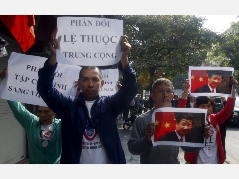 习近平访越遭抗议:这里不欢迎你(组图)