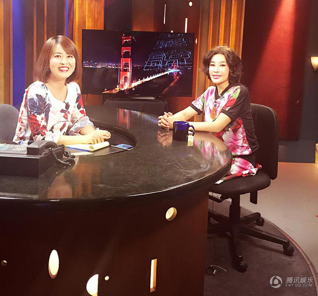 60岁刘晓庆受访表情僵硬 网友惊呼:像蜡像(组图)