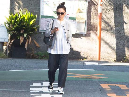 酒井法子在邮轮上驻唱,其实你根本没有必要唏嘘