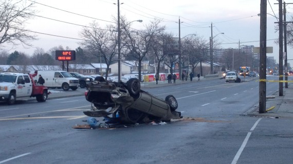 雪后道路湿滑车祸多 士嘉堡行人被撞死