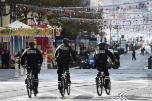 法国再生血案 犹太裔教师遭IS支持者当街乱刺(图)