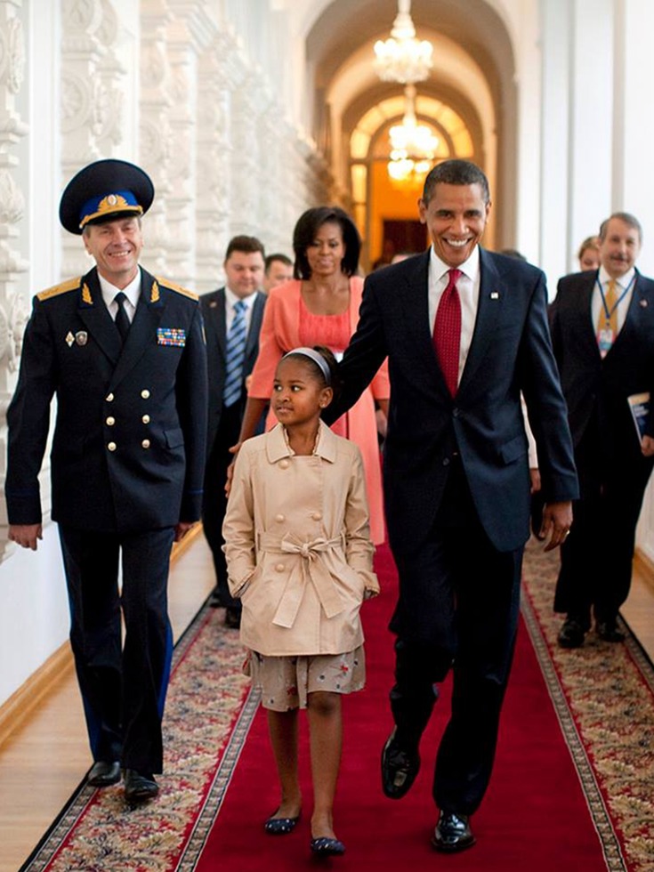 向普京传情?奥巴马感恩节晒全家福引遐想(图)