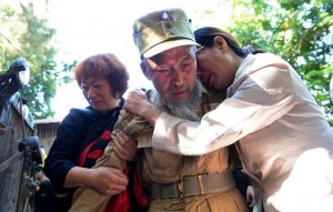 中国远征军遗骸归国搁浅 九旬老兵嚎啕大哭(组图)