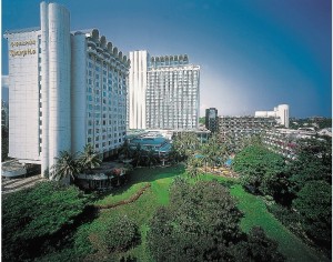 “习马会”地点：周围树木遮蔽 新方包下会厅(图)