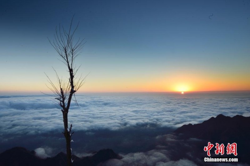 三峡大坝现积雪美景：汹涌如惊涛(高清组图)