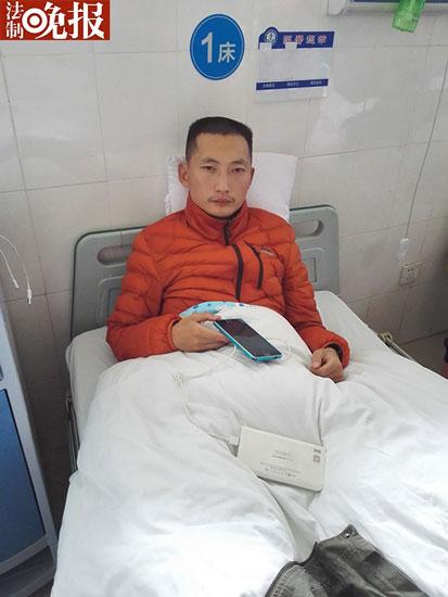 深圳山体滑坡亲历者:跑着跑着 家人就不见了(图)