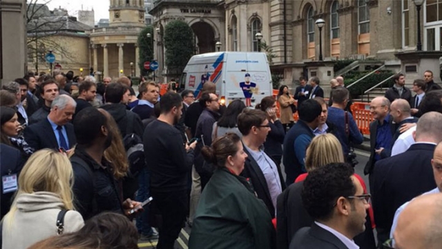 BBC广播大楼炸弹惊魂 数以千计民众一度疏散(图)