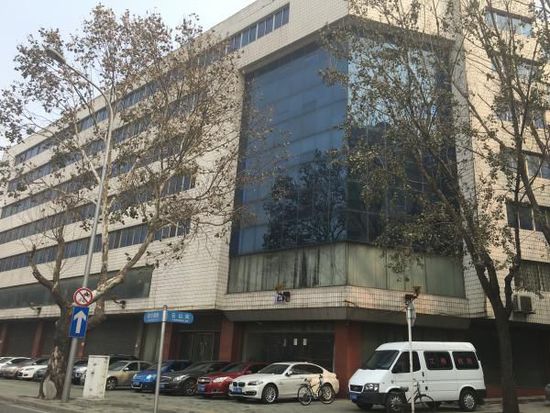 徐明骨灰暂存殡仪馆 实德集团办公楼人去楼空(图)