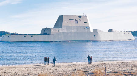 美军超级军舰就一个毛病:容易翻沉(图)