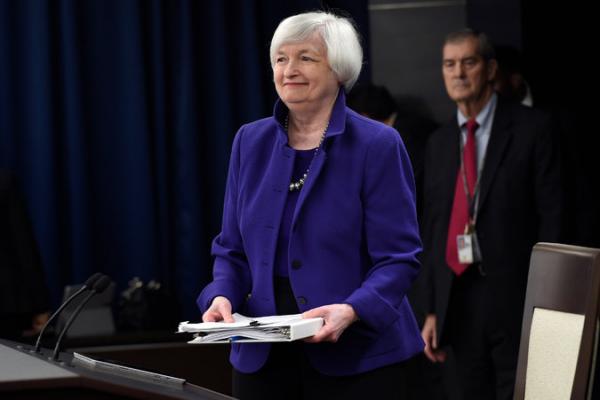 美联储加息后人民币小幅贬值 油价再创7年新低