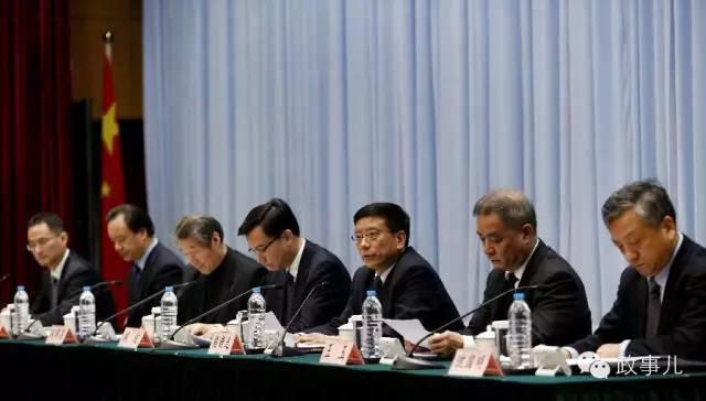 外滩踩踏调查公款吃喝的周波 为何也栽在宴请上?