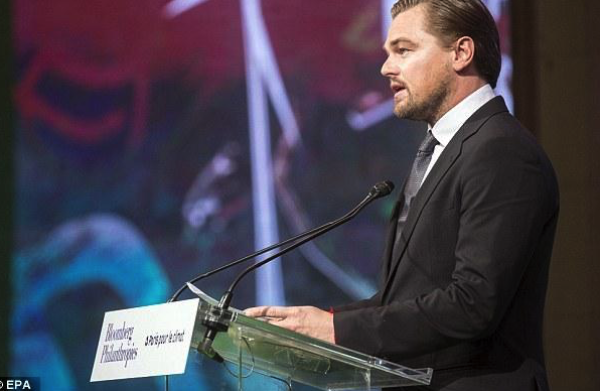 莱昂纳多新片被母熊攻击:感受人与兽亲密(组图)