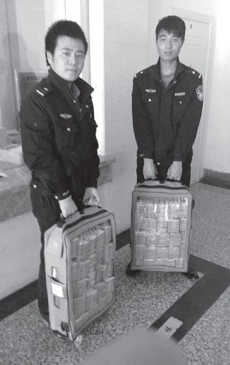 北京昌平原区长受贿:行贿者拉杆箱装500万送情妇