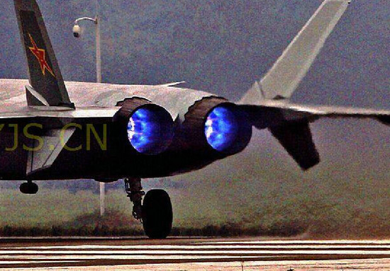 歼20第八号机曝新照：发动机喷蓝色火焰(组图)