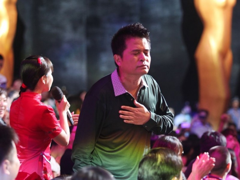 老毕站直了没趴下?曝毕福剑重返舞台搞慈善