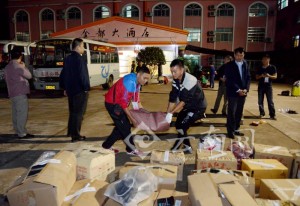 警方包下4架飞机押解300名电信诈骗犯回国(组图)