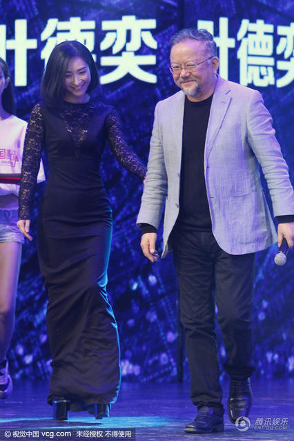 还认得出么?这个头发胡子都花白的老人是谁?(图)