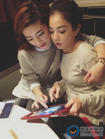 S.H.E姐妹聚餐 Ella被抱挤出上围骄傲自夸(图)