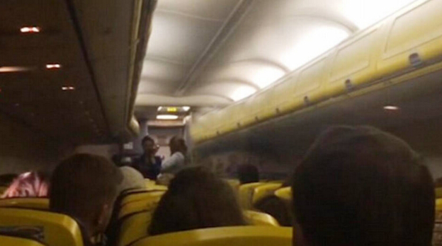 飞机延误 机组强悍解释:因为我们不想死