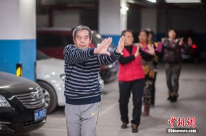 北京遭遇极寒天气 广场舞大妈转战地下车库(图)