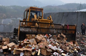 要过年了 记者冒死去点了点浙江产的茅台酒(组图)