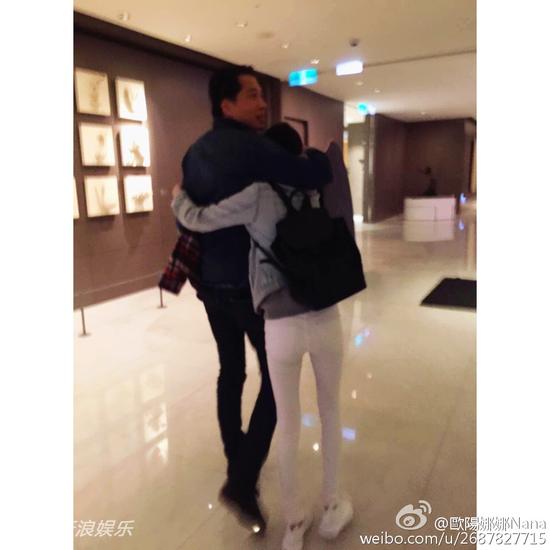 一家大长腿!欧阳娜娜晒父女亲密照惹人羡(图)